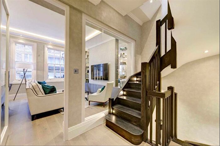 3 Bedroom Flat To Rent In Montagu Square, South Marylebone, W1H