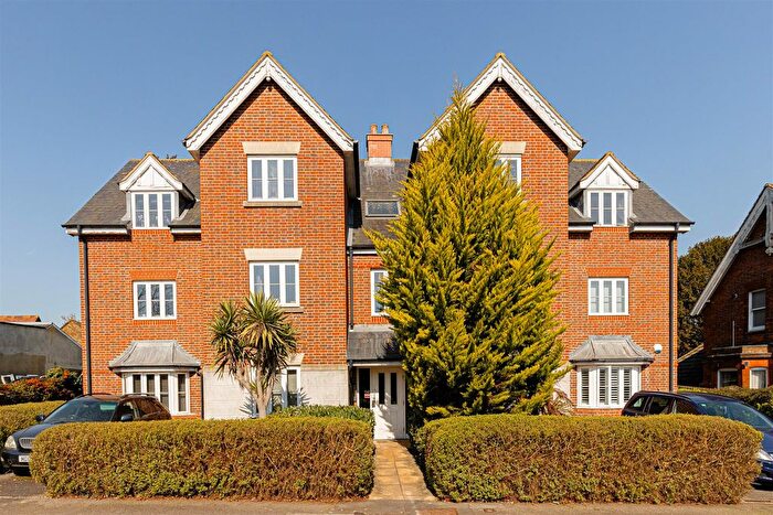 2 Bedroom Flat For Sale In Station Road, Merstham, Redhill, RH1