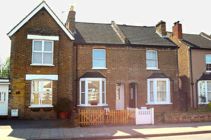 2 Bedroom Detached House To Rent In Beckenham Lane, Shortlands, BR2