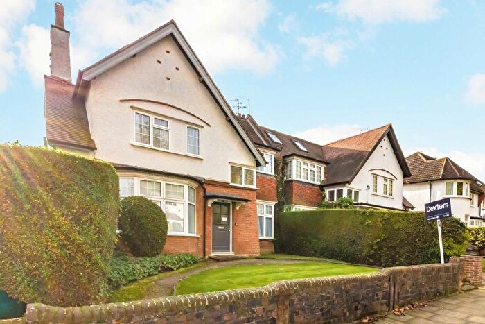 Studio To Rent In Arden Road, London, N3