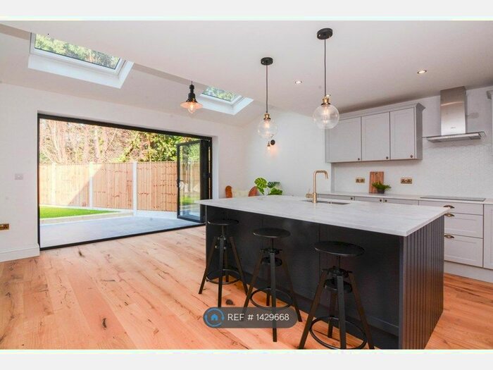 4 Bedroom Semi-Detached House To Rent In Bramcote Road, Beeston, Nottingham, NG9