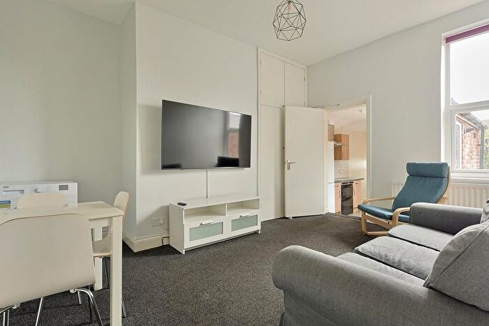 5 Bedroom Maisonette To Rent In Simonside Terrace, Heaton, Newcastle Upon Tyne, NE6