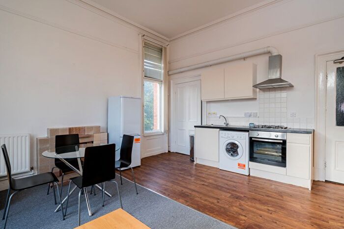 2 Bedroom Flat To Rent In Flat, Clarendon Road, LS2