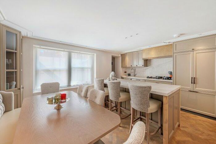 3 Bedroom Flat To Rent In Ebury Street, London, SW1W