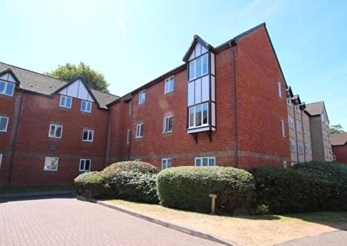 2 Bedroom Flat To Rent In Rembrandt Way, Reading, RG1