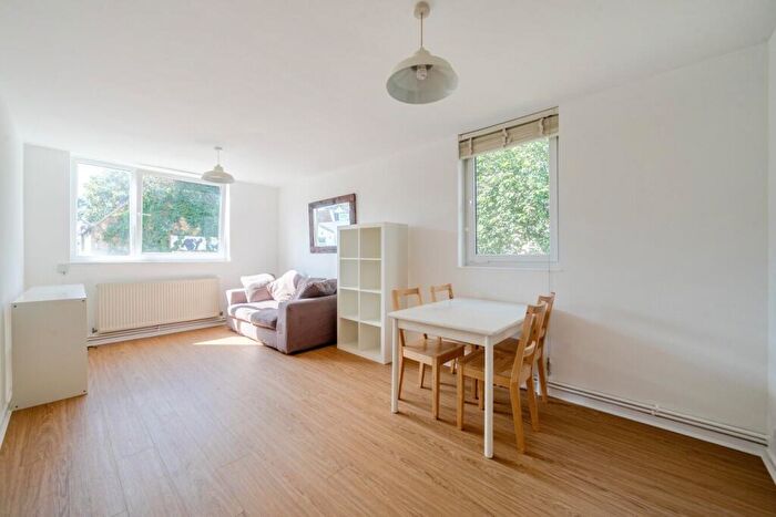 1 Bedroom Flat To Rent In Hanson Close, Balham, London, SW12