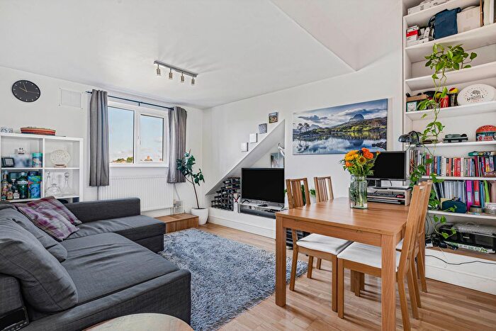 2 Bedroom Flat For Sale In Branksome Road, London, SW2