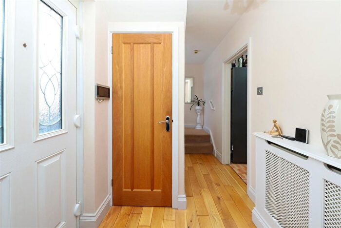 2 Bedroom Detached House For Sale In Royal Lane, Hillingdon, UB8