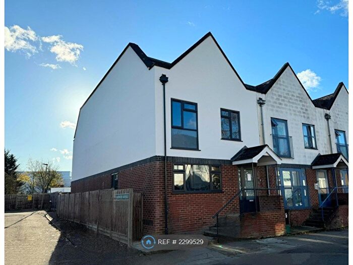 2 Bedroom End Of Terrace House To Rent In Langdon Road, Bromley, BR2