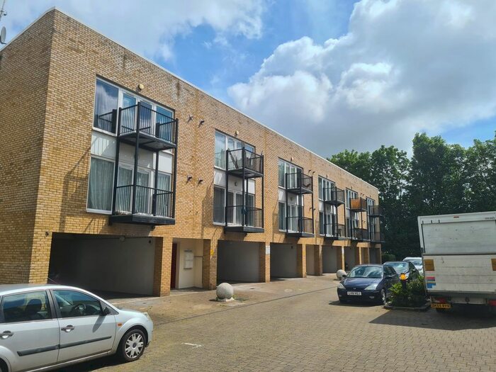 1 Bedroom Flat To Rent In Apartment, Monmouth Court, Gravesend, Kent, DA12