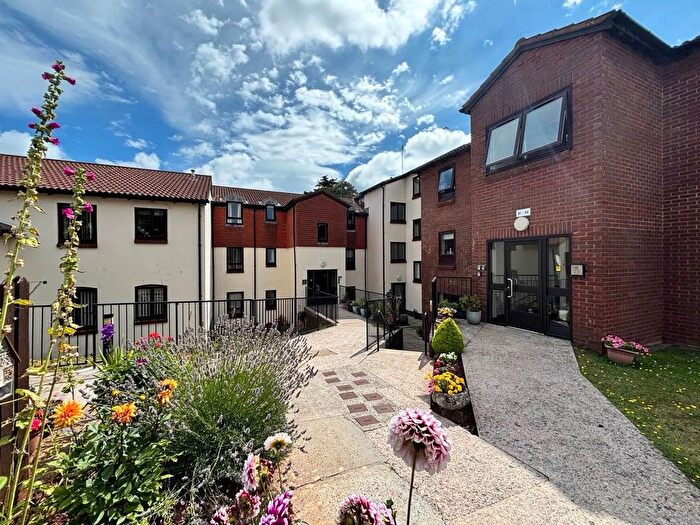 2 Bedroom Flat For Sale In Pebble Court, Paignton, TQ4