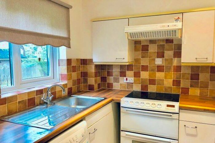2 Bedroom Flat To Rent In Holland Close, Romford RM7