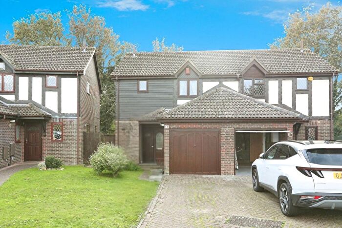3 Bedroom Semi Detached House For Sale In Gleneagles Drive, Maidstone, Kent, ME15