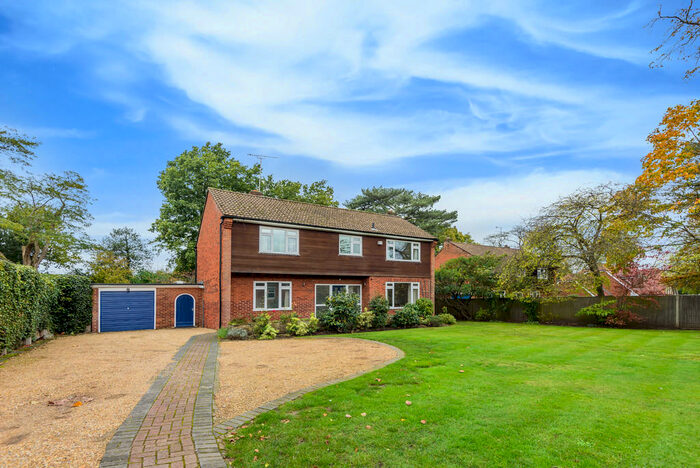 4 Bedroom Detached House To Rent In Rectory Road, Wokingham, RG40