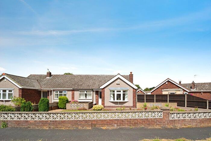 2 Bedroom Semi-Detached Bungalow For Sale In Clyfton Crescent, Immingham, DN40