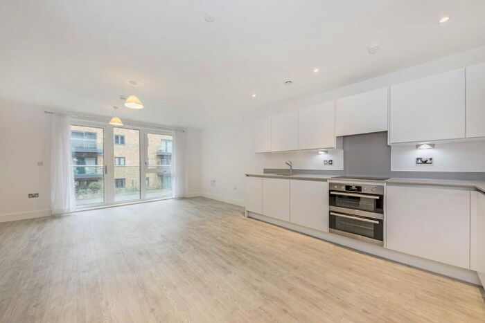 1 Bedroom Flat To Rent In Swan Street, Isleworth, TW7