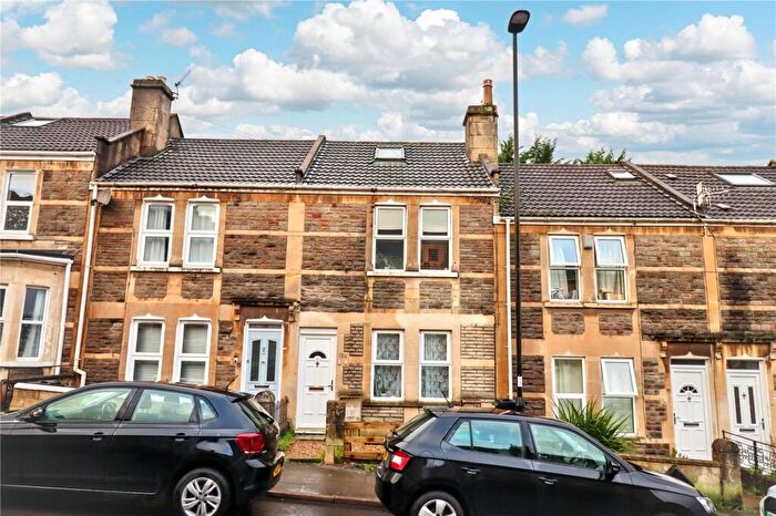 1 Bedroom Apartment For Sale In Coronation Avenue, Oldfield Park, Bath, BA2