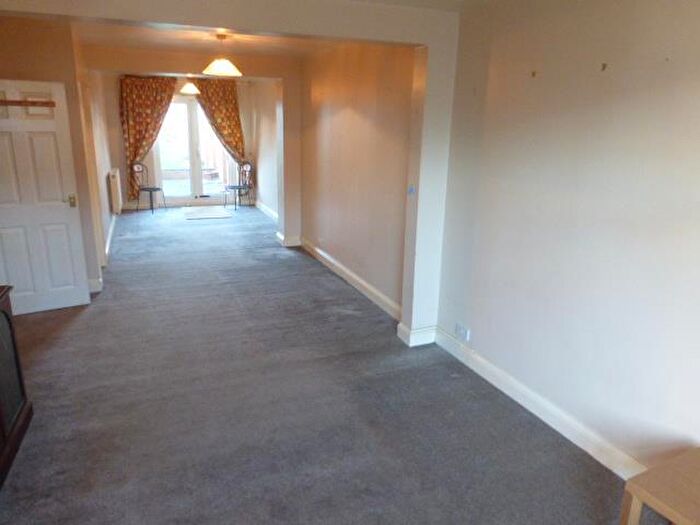 3 Bedroom House To Rent In Applecroft Road, Luton, LU2