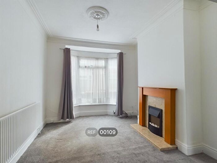 3 Bedroom Terraced House To Rent In Northfield Villas, HU9