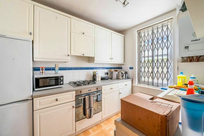 3 Bedroom Flat To Rent In Queens Club Gardens, Barons Court, London, W14