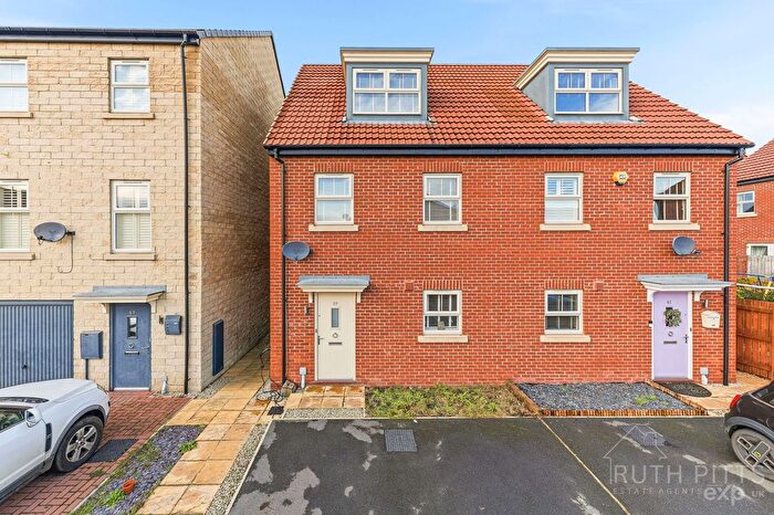 3 Bedroom Semi Detached House For Sale In Seals Drive, Ackworth, WF7