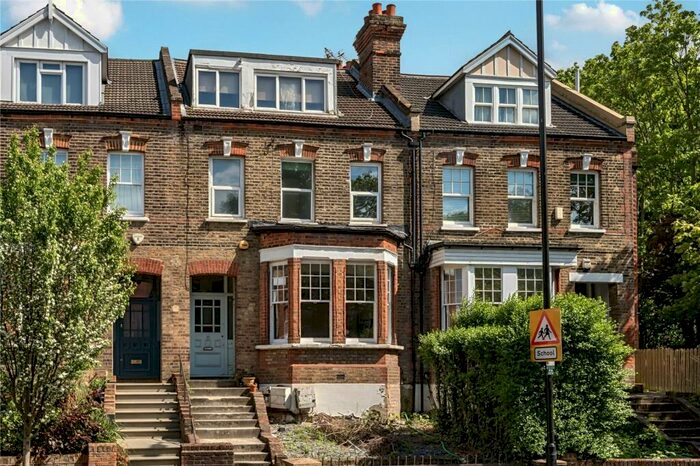 2 Bedroom Flat To Rent In Park Avenue, Wood Green, London, N22