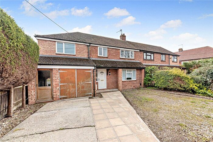 4 Bedroom Semi Detached House For Sale In Sagecroft Road, Thatcham, Berkshire, RG18