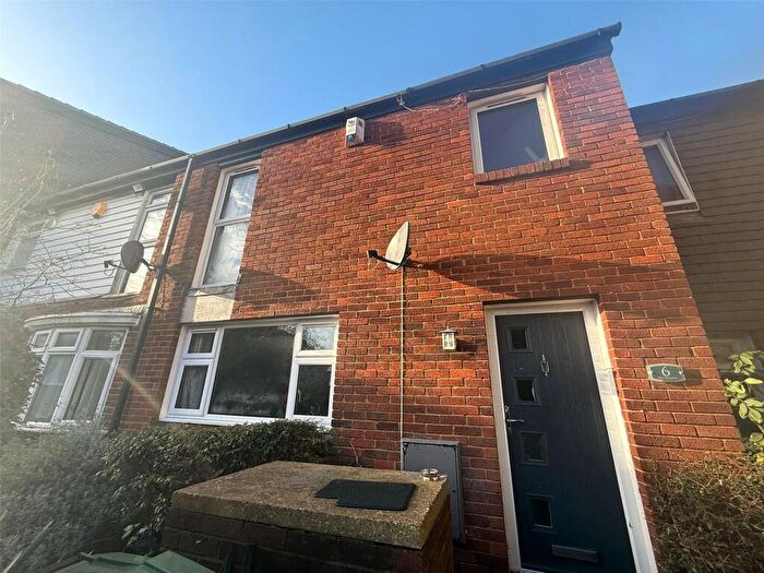 3 Bedroom Terraced House For Sale In The Hollies, Gravesend, Kent, DA12