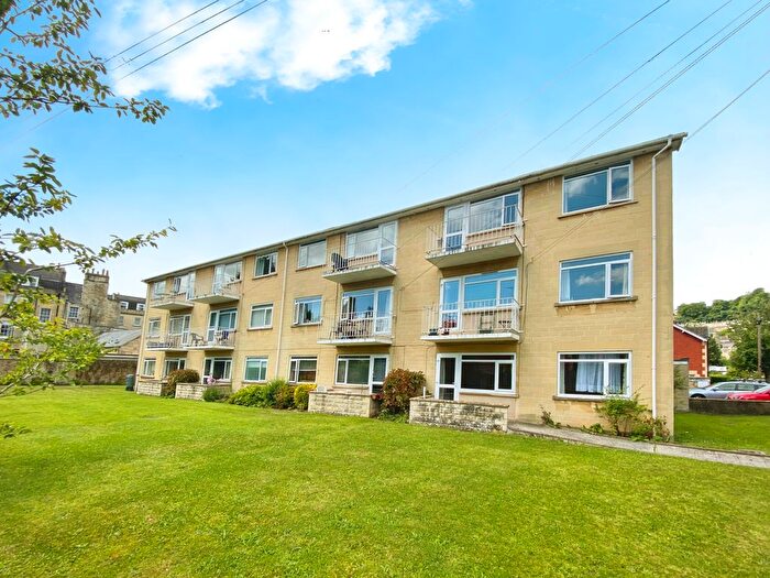 2 Bedroom Flat To Rent In Powlett Court, Bath, BA2