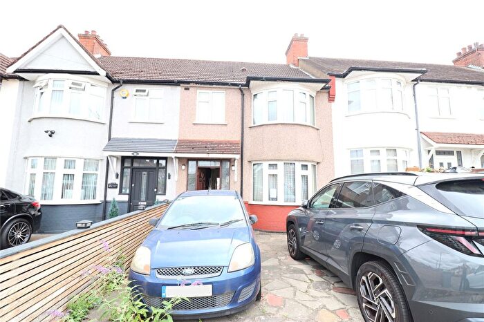 3 Bedroom Terraced House For Sale In Dunster Drive, Kingsbury, London, NW9