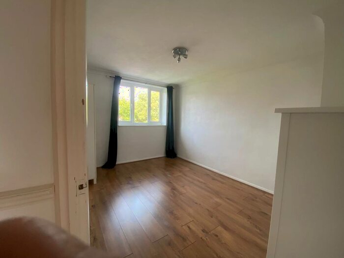 1 Bedroom Flat To Rent In Lilleshall Road, Morden, SM4