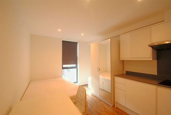 Studio To Rent In Willoughby Road, Turnpike Lane, London, N8