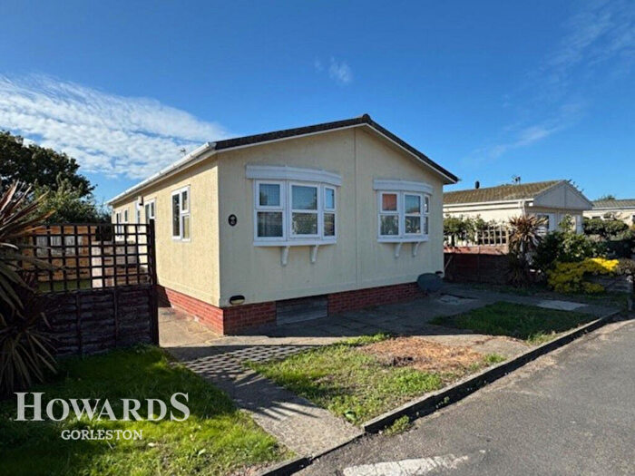 2 Bedroom Park Home For Sale In Blue Sky Close, Bradwell, NR31