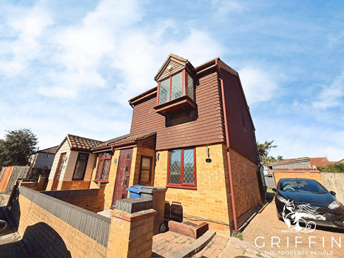 2 Bedroom End Of Terrace House To Rent In Burns Place, Tilbury, RM18