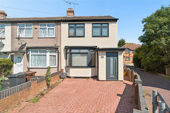 2 Bedroom End Of Terrace House For Sale In Western Avenue, Dagenham, RM10