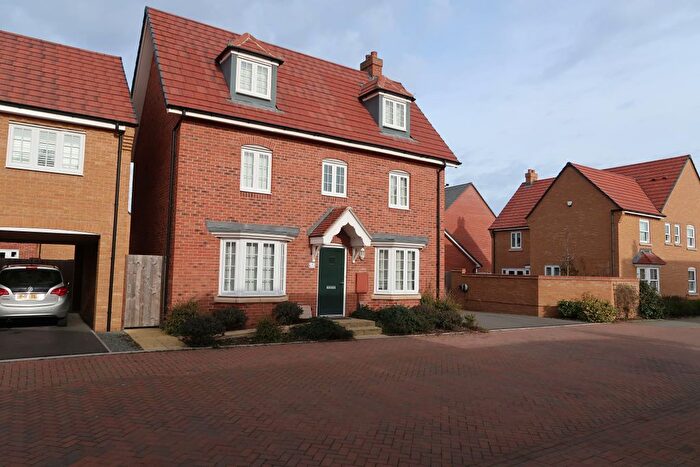 4 Bedroom Detached House To Rent In Croxden Gardens, Bedford, MK40