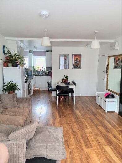 1 Bedroom Flat To Rent In Green Lanes, London, N13