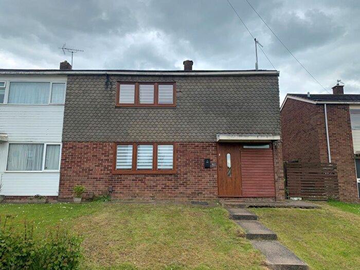 3 Bedroom Semi-Detached House To Rent In Hilton Avenue, Aylesbury, HP20