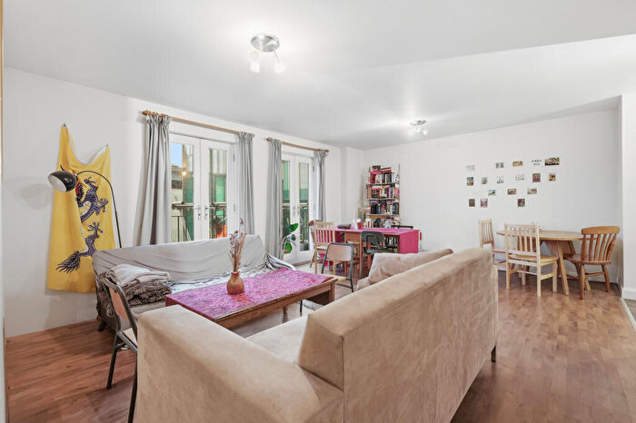 2 Bedroom Flat For Sale In Kempton Court, Whitechapel, E1