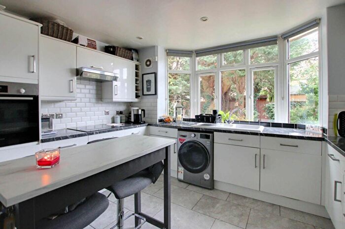 2 Bedroom Flat For Sale In Devonshire Court, Shirley, CR0