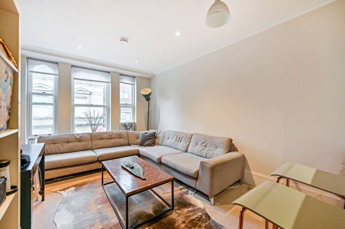 1 Bedroom Flat For Sale In The Causeway, Teddington, London, TW11