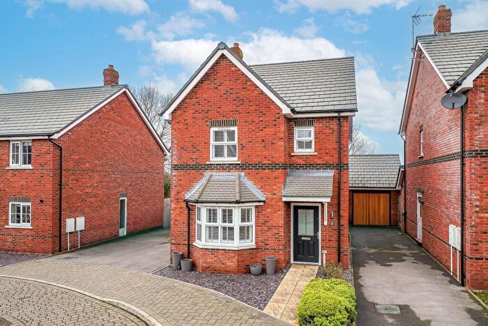 4 Bedroom Detached House For Sale In Damson Way, Edlesborough, LU6