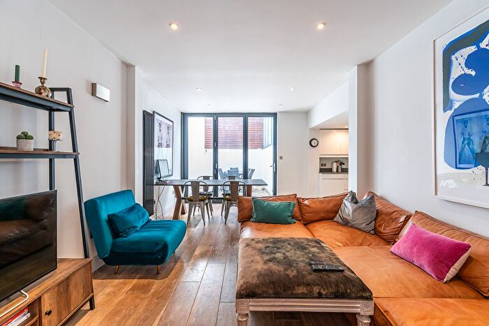 2 Bedroom Flat For Sale In Spencer Road, London, SW18
