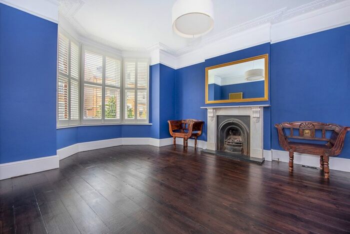 2 Bedroom Flat To Rent In Brunswick Road, Kingston Upon Thames, KT2