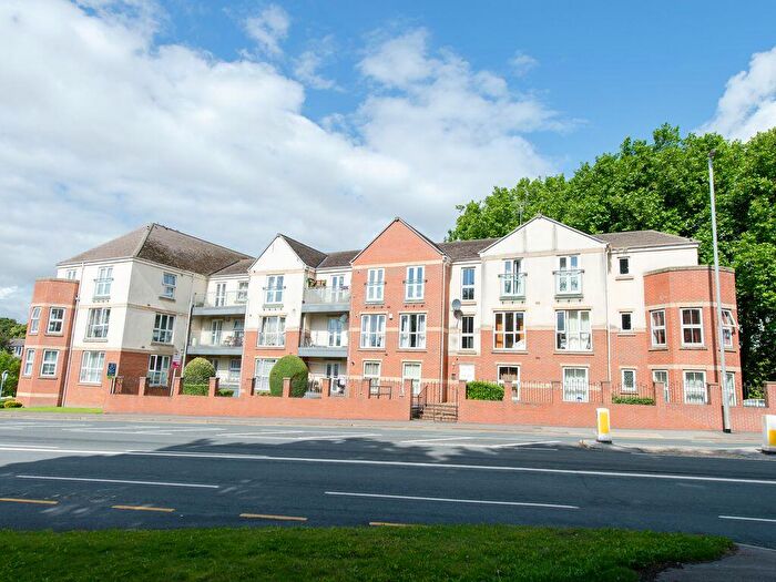 2 Bedroom Apartment To Rent In Roundhay Road, Leeds, LS8