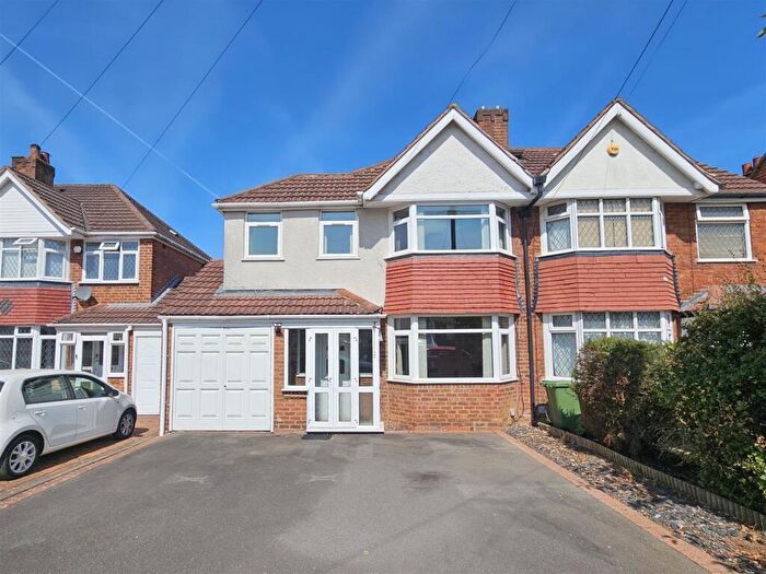 3 Bedroom Semi-Detached House For Sale In Greyfort Crescent, Solihull, B92