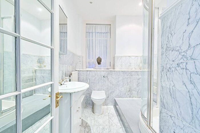 2 Bedroom Flat For Sale In Mansfield Street, Marylebone, London, W1G