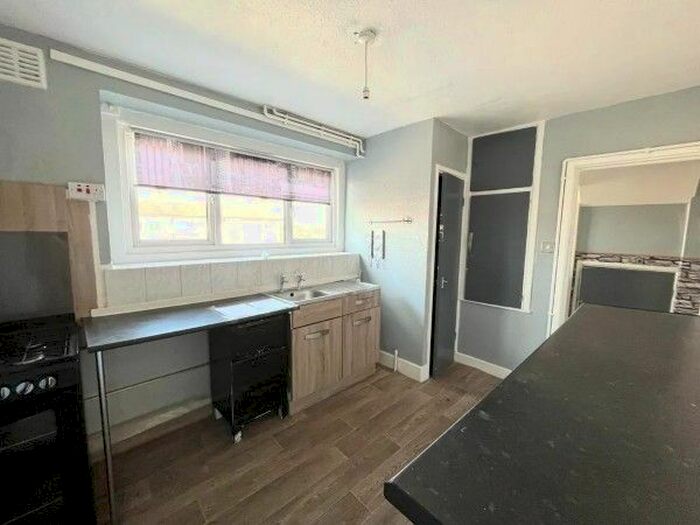 3 Bedroom Flat To Rent In Sangley Road, London, SE25