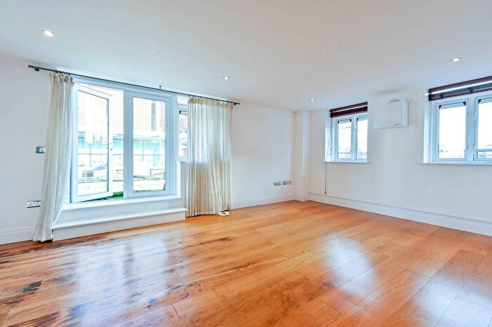 3 Bedroom Flat To Rent In Seven Kings Way, Kingston, Kingston Upon Thames, KT2