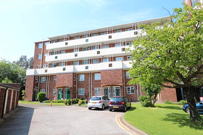 2 Bedroom Flat To Rent In Chalkwell Lodge, London Road, Westcliff-On-Sea, SS0